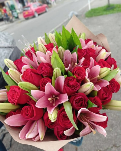 BOUQUET ROSAS Y LIRIOS